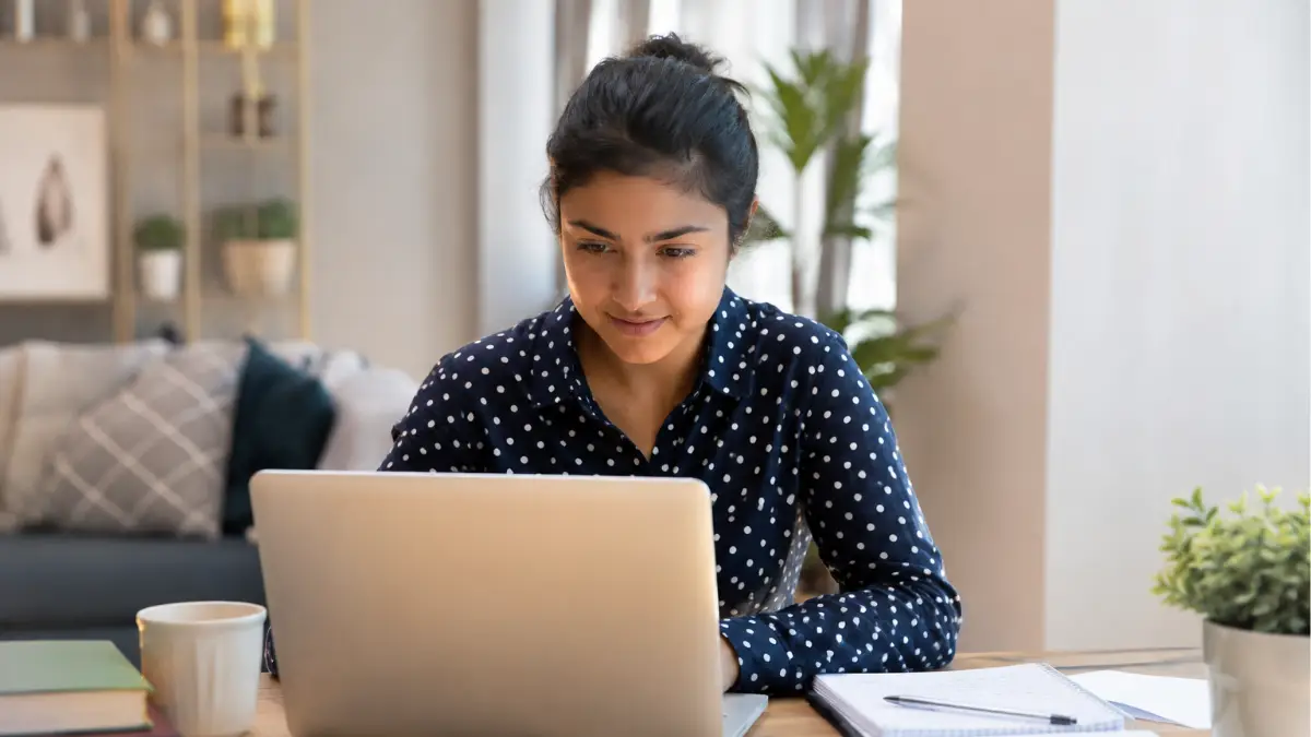 Becas para estudiar en línea 2026: licenciatura y posgrado